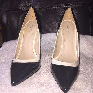 Bcbgeneration black with off white trim pumps